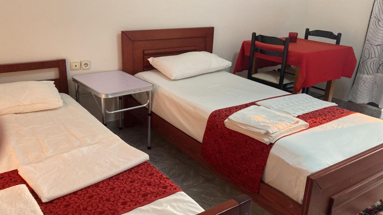 Akeron'S Rooms Sarande Exterior photo